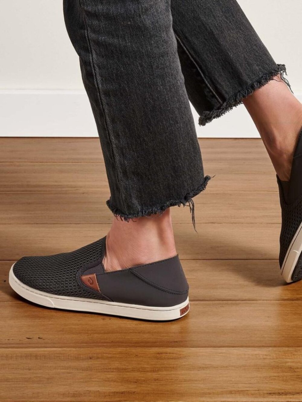 OLUKAI Women's 39 Pavement Charcoal Gray Pehuea Shoes Beach Mesh Slip On